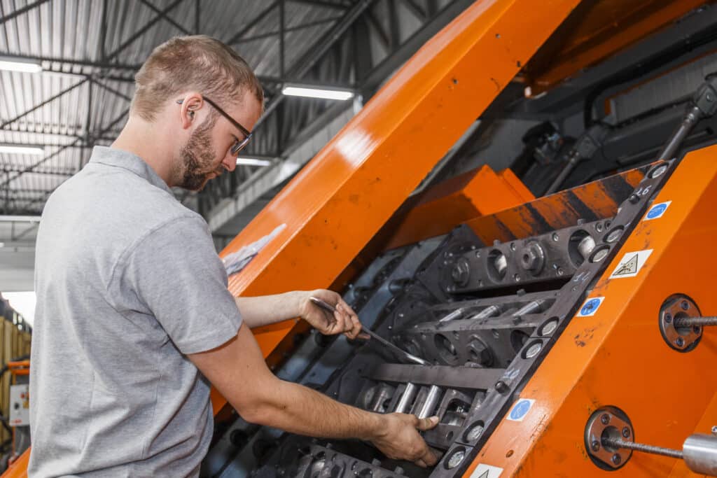 VanHaut HiRes 25 1 - Van Haut NV Services Services